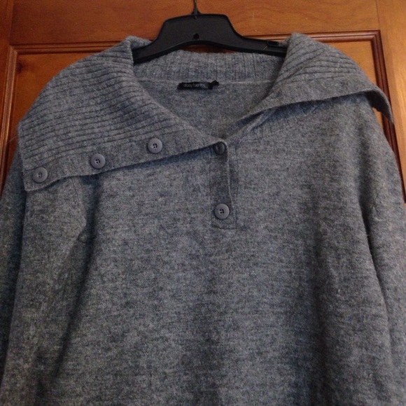 Gray sweater with unique neck line - Picture 3 of 4