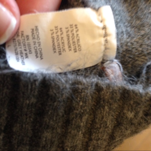 Gray sweater with unique neck line - Picture 4 of 4