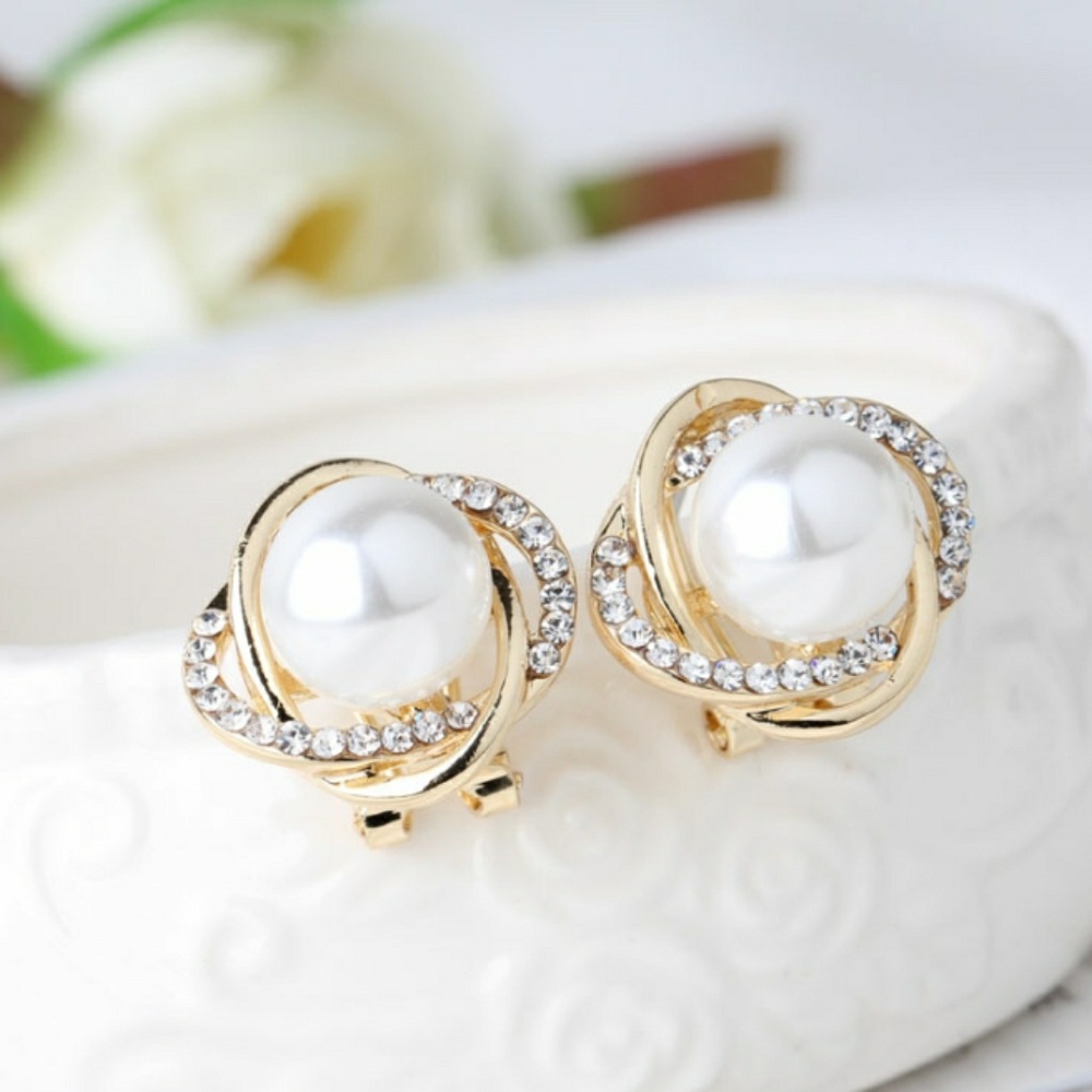 Galaxy 14 Golden Crystal Pearl Stud Earrings