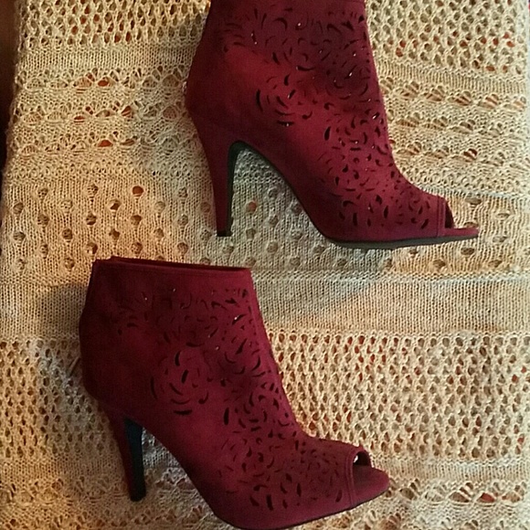 Suede, zip up, maroon heels. - Picture 1 of 3