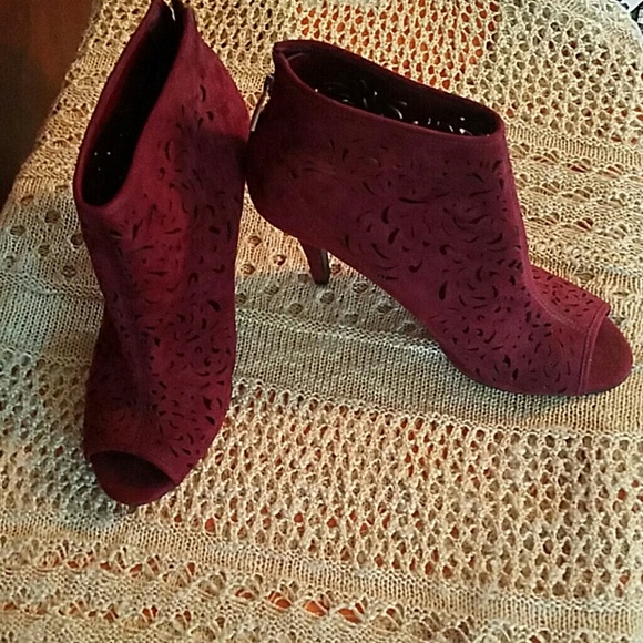 Suede, zip up, maroon heels. - Picture 2 of 3