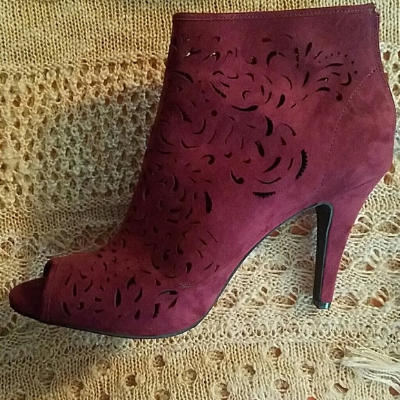 Suede, zip up, maroon heels. - Picture 3 of 3