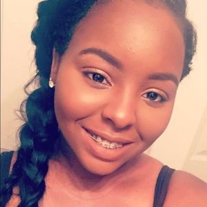 Meet your Posher, Demi