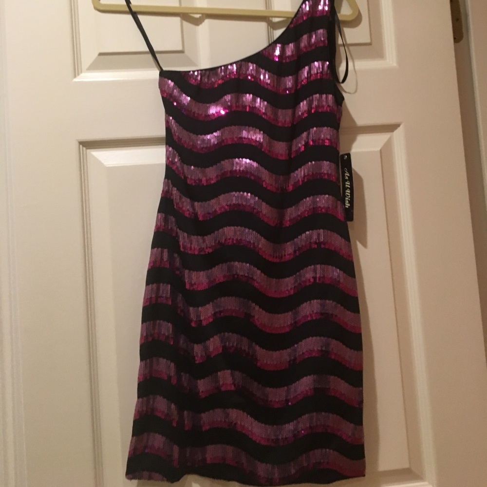 On shoulder black and pink striped pink mini dress