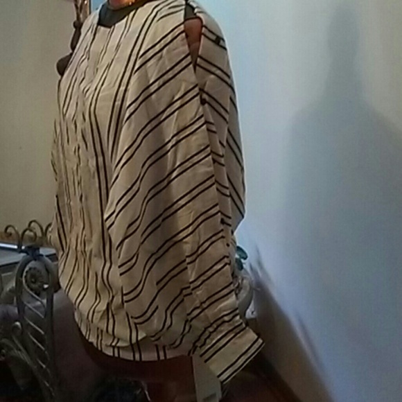 Linen Blouse - Picture 2 of 4