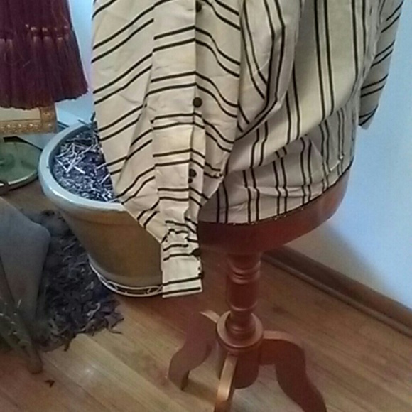 Linen Blouse - Picture 4 of 4