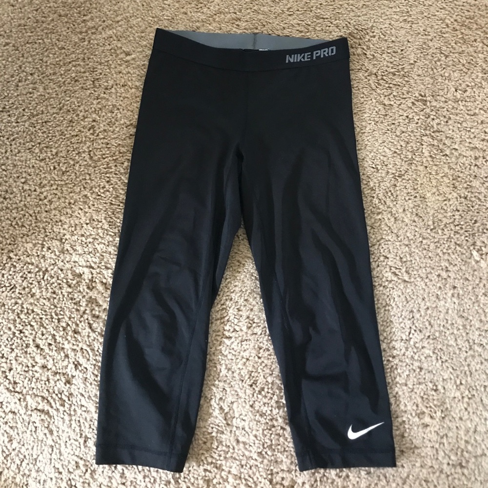 Nike pro capris
