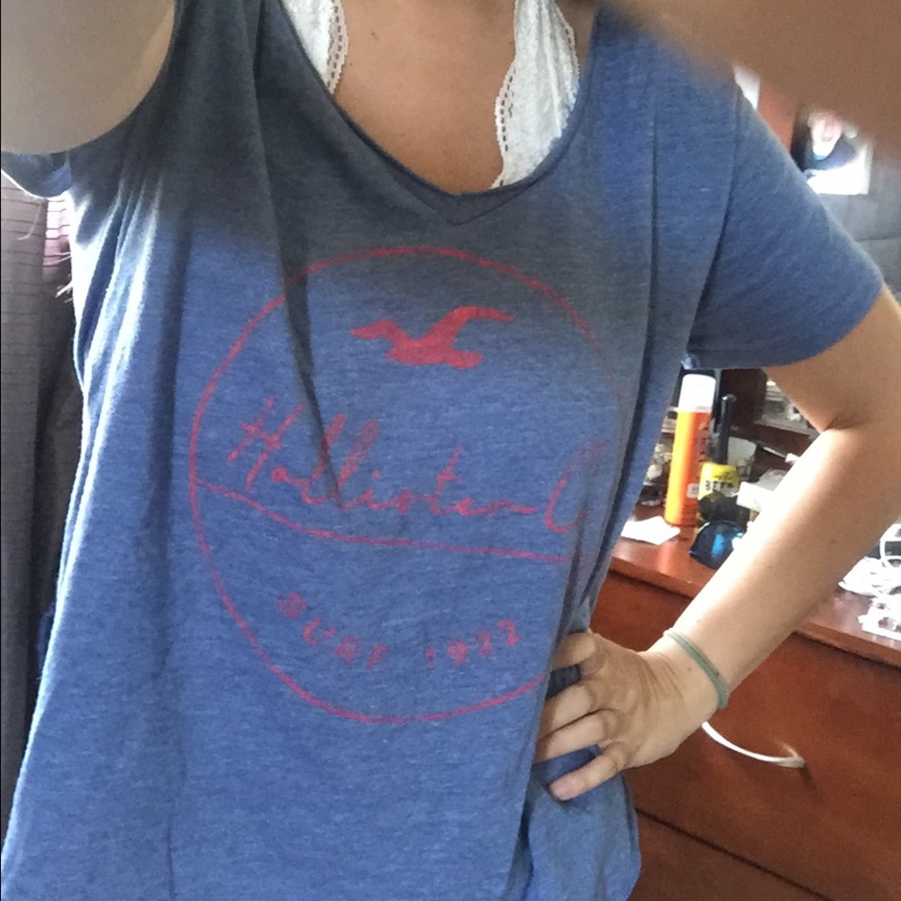 Hollister tee