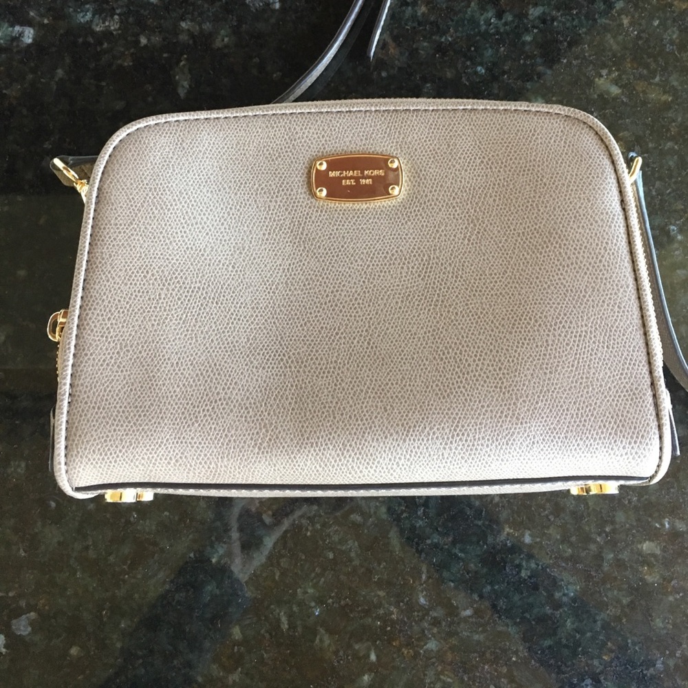 Michael Kors cross body purse