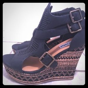 Not Rated Wedges || size 6 || black.