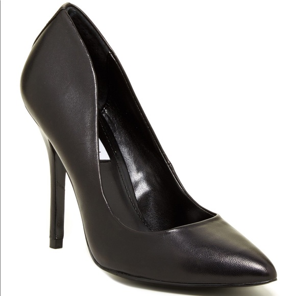 Steve Madden Shoes - NIB Steve Madden Galleryy Black Leather Pumps--9.5