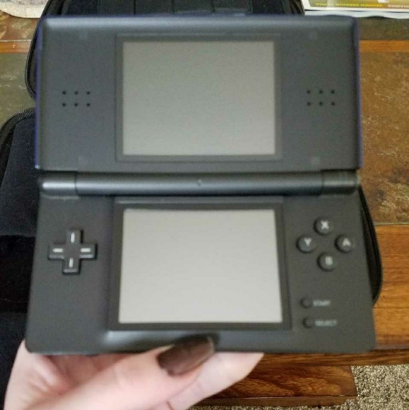 Nintendo DS - Picture 2 of 4