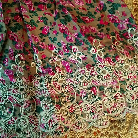 Floral skirt - Picture 2 of 3