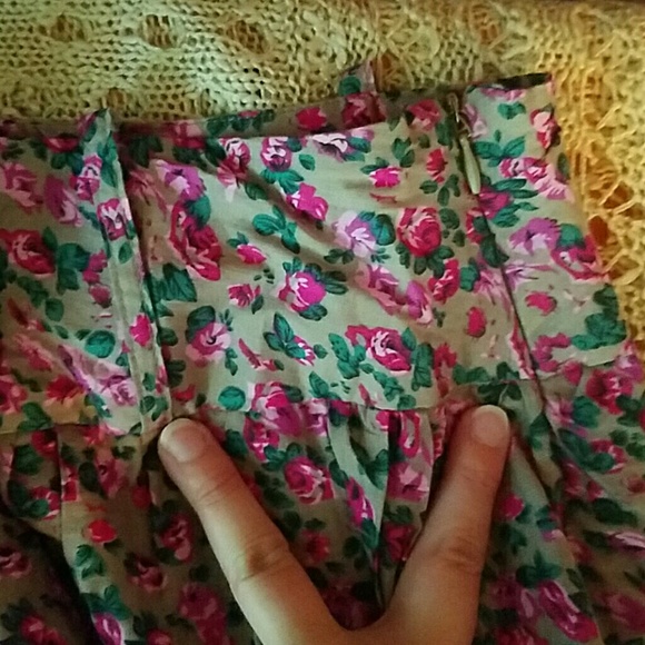 Floral skirt - Picture 3 of 3