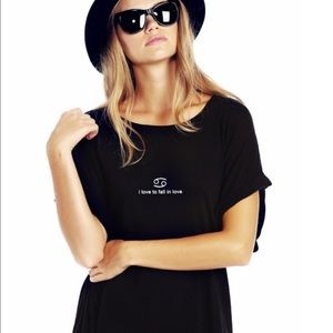 Wildfox Astrology Tee Cancer - Size XS