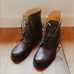 Frye Sabrina 6G Lace Up / Walnut