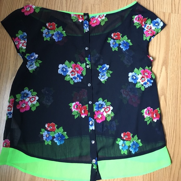 Hollister Button Back Shirt NWT - Picture 4 of 4