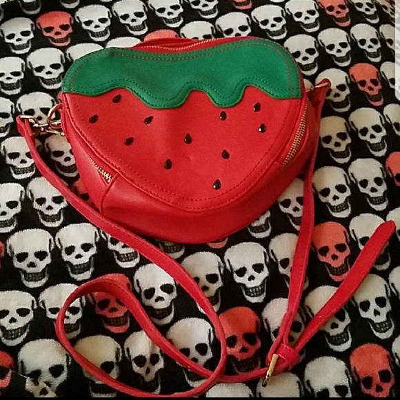 Kawaii Strawberry Crossbody Bag - Picture 2 of 4