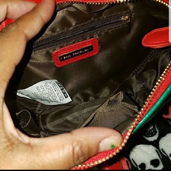 Kawaii Strawberry Crossbody Bag - Picture 4 of 4