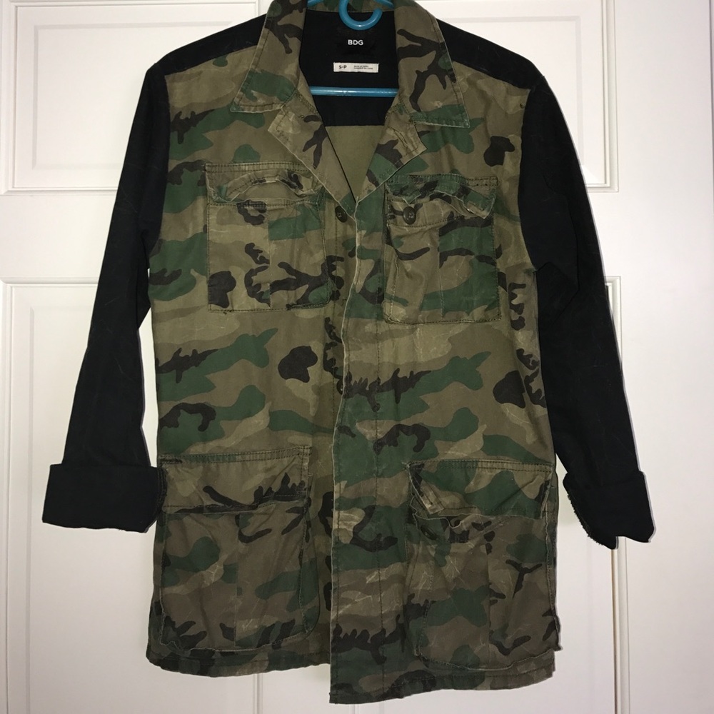 Camouflage jacket with black sleeves