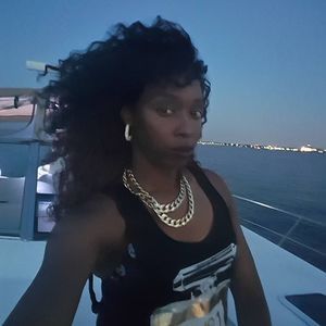 Meet your Posher, Deniece