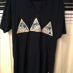 Tri Delta letter v-neck