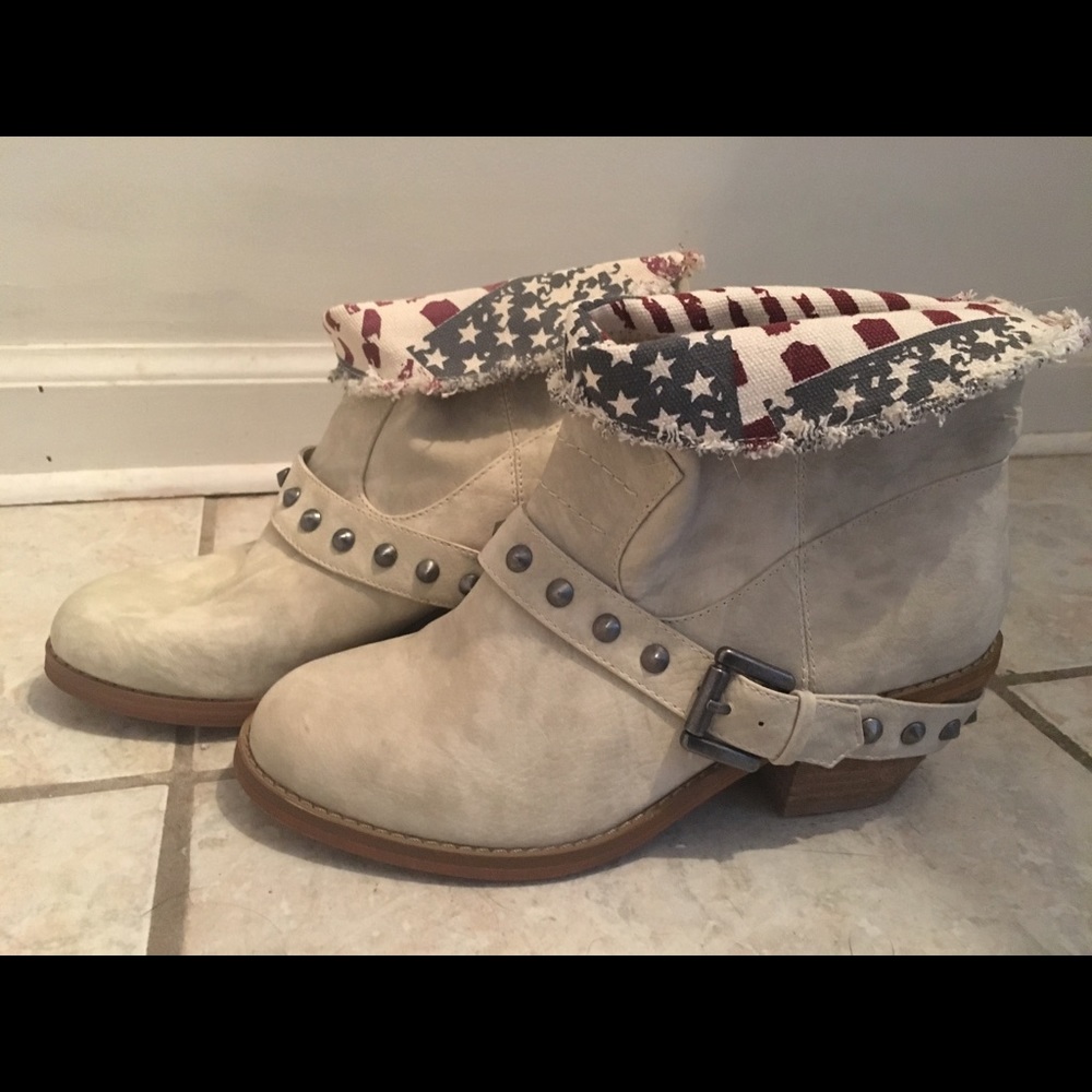 Not Rated booties || USA flag pattern flap. Size 6