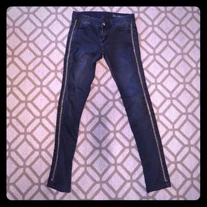 Blank NYC skinny jeans with chain detail. Size 25