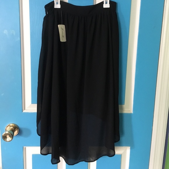 Black hi-low skirt - Picture 2 of 2