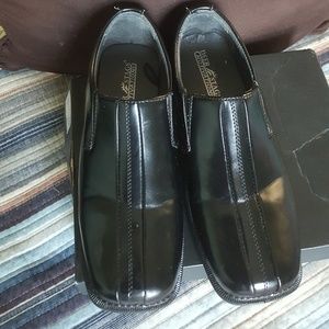 Boys size 2 dress shoes