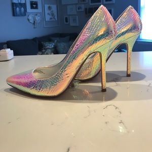 Dune London holographic pumps