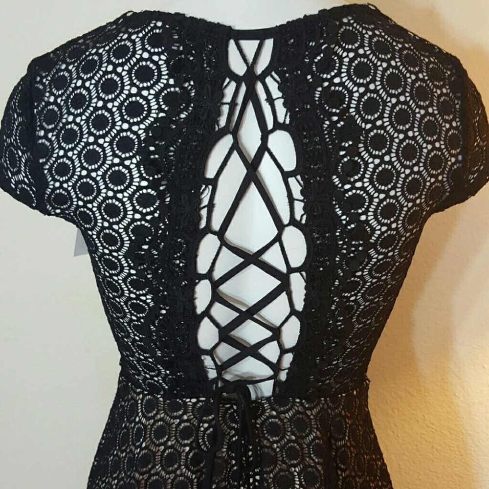 B. Darlin black lace nude v neck flare dress - Picture 5 of 6