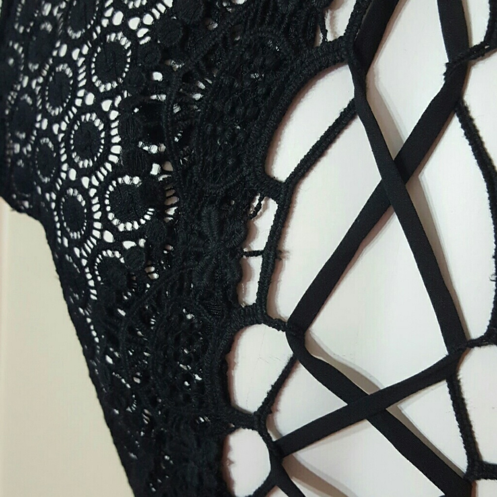 B. Darlin black lace nude v neck flare dress - Picture 6 of 6