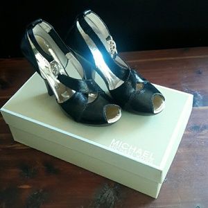Michael Kors sandals 5.5