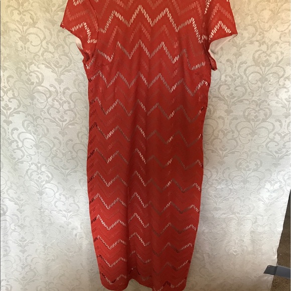 Sisterhood of the Traveling Dress, in REAL life 😳 - Picture 5 of 6