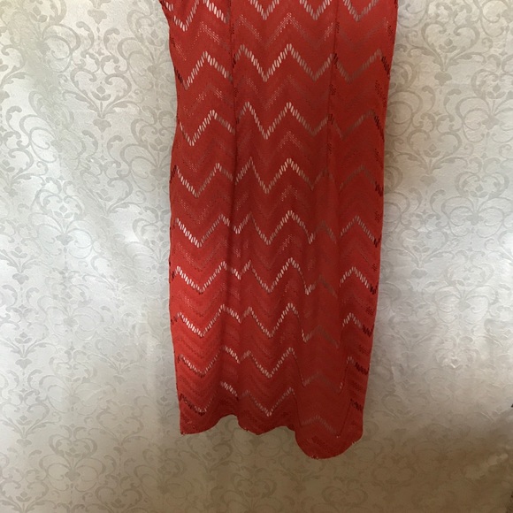 Sisterhood of the Traveling Dress, in REAL life 😳 - Picture 6 of 6