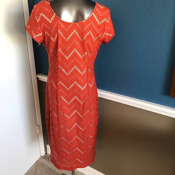 Sisterhood of the Traveling Dress, in REAL life 😳 - Picture 2 of 6