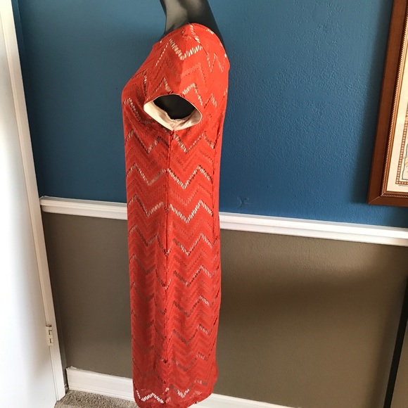 Sisterhood of the Traveling Dress, in REAL life 😳 - Picture 3 of 6