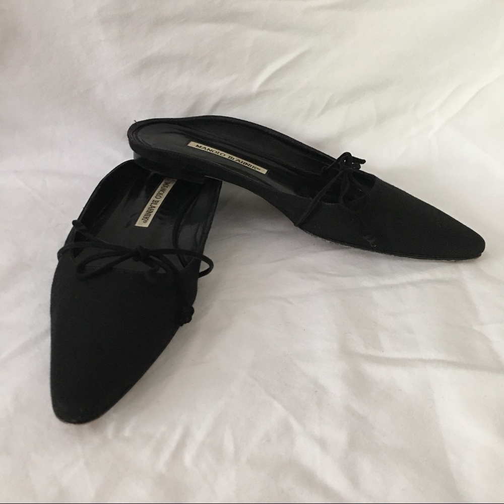 Manolo Black Mule Flats in Black