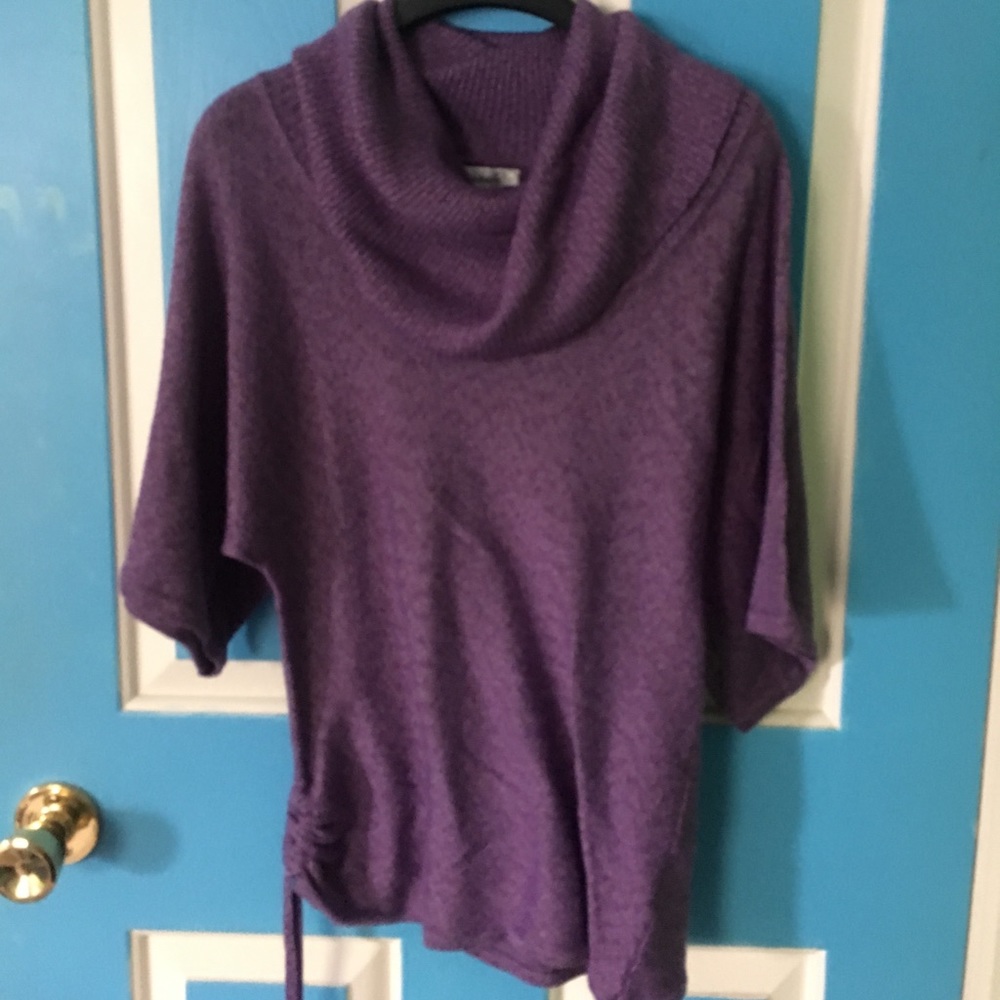Scoop neck t-shirt sweater