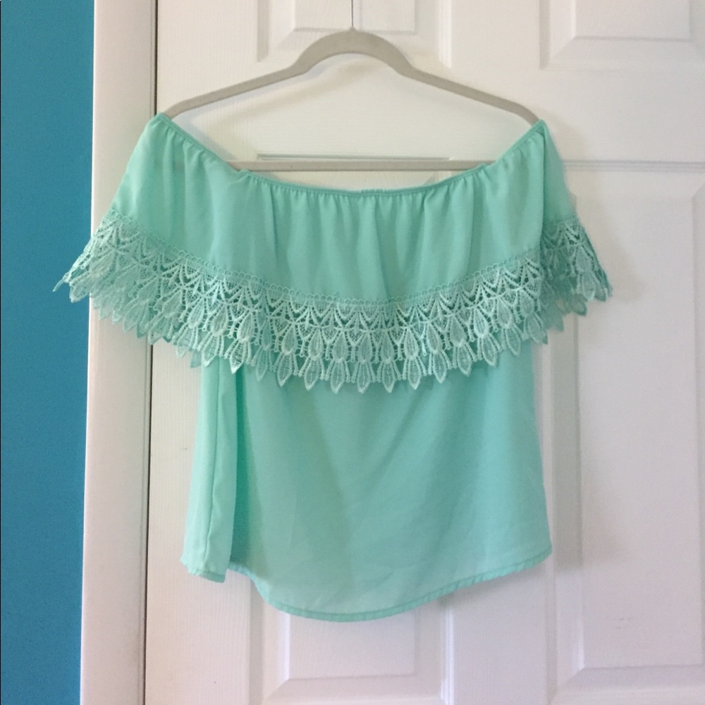 Dainty Hooligan Off the shoulder top