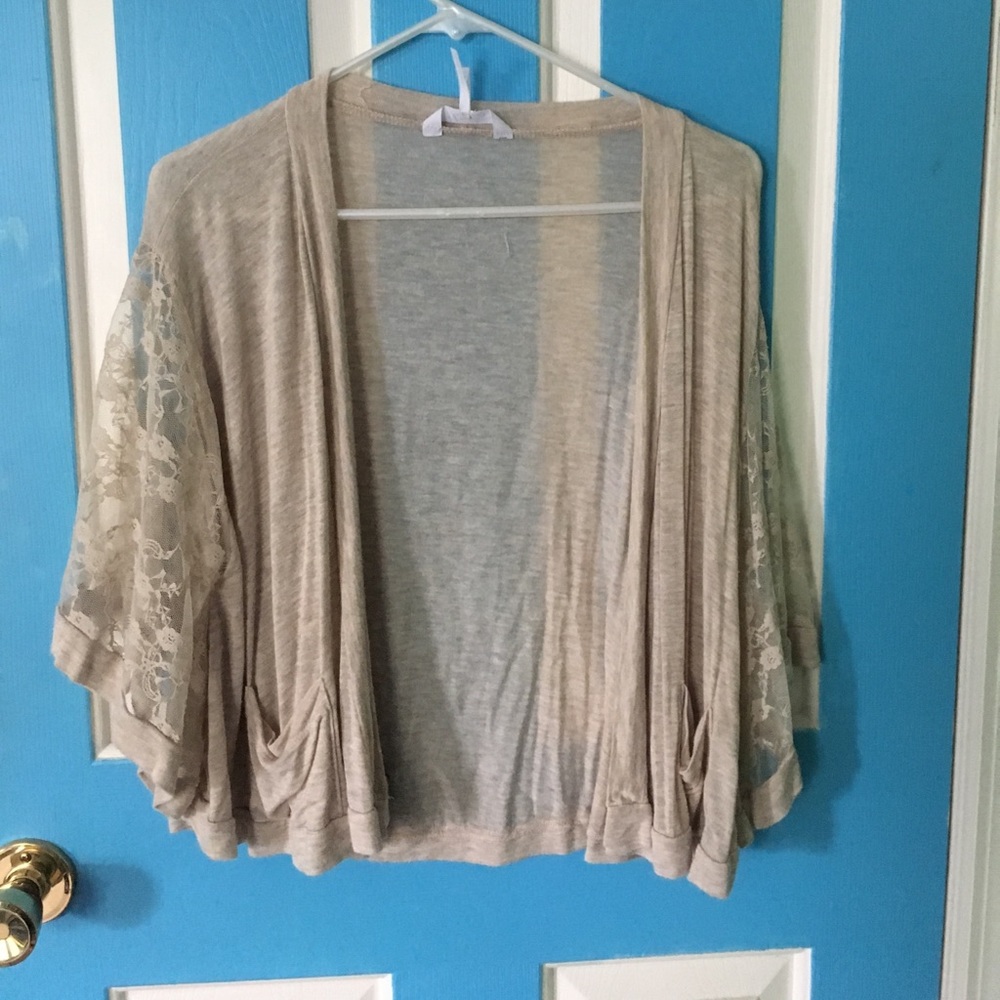 Cream summer cardigan with lace sleeves