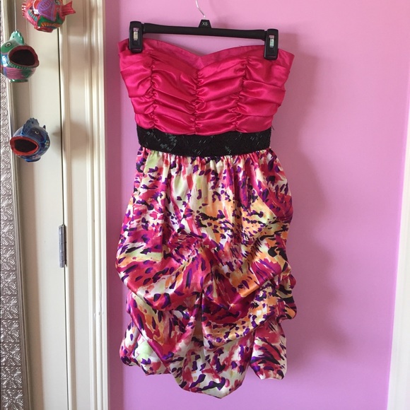 Super cute dress!! - Picture 2 of 3