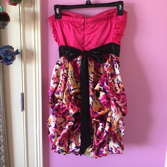 Super cute dress!! - Picture 3 of 3