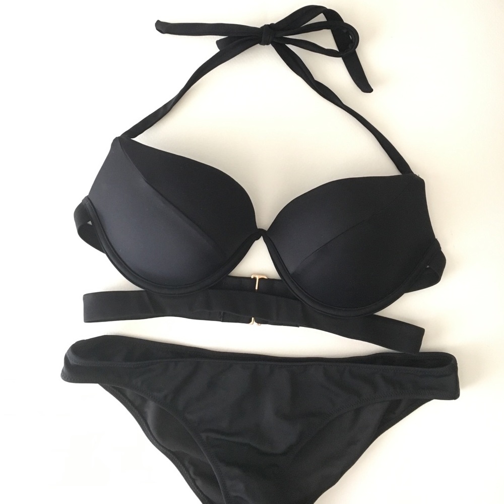 Victoria's Secret bombshell bikini