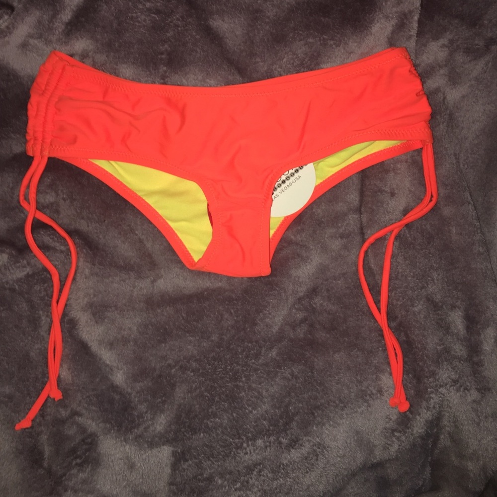 Never WORN FOREVER YOUNG bikini bottoms