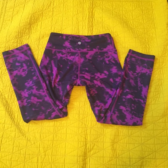 ***SOLD***Lululemon crops! Size 2 - Picture 2 of 4