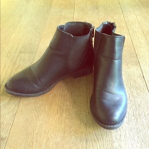 BLACK Chelsea Style Zip Up Ankle Boots