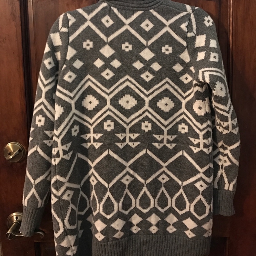 Patterned sweater! - Picture 2 of 2