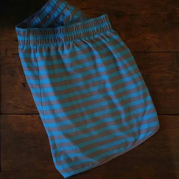 GapFit running shorts - Picture 2 of 3